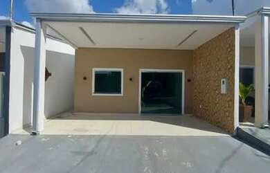 Imagem: A casa possui 2 Dormitórios, 1 Banheiro, 2 Vagas na garagem