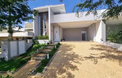 Imagem: A casa em condomínio possui 3 Dormitórios, 2 Banheiros, 2