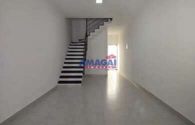 Imagem: A casa possui 2 Dormitórios, 2 Banheiros, 2 Vagas na garagem