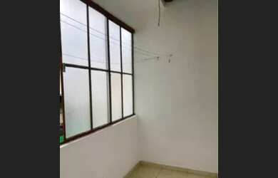 Imagem: O apartamento possui 3 Dormitórios, 1 Banheiro, 1 Vaga na garagem