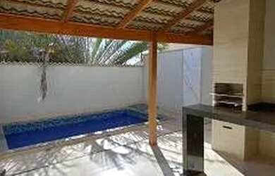 Imagem: A casa possui 3 Dormitórios, 2 Banheiros, 1 Vaga na garagem