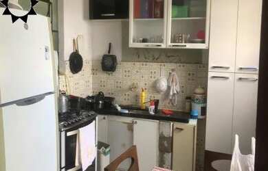 Imagem: A casa possui 2 Dormitórios, 1 Banheiro, 2 Vagas na garagem