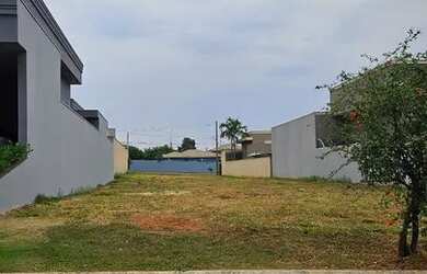 Imagem: O terreno possui 400m² de Área e está localizado em Vila