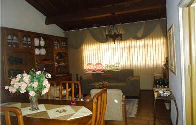 Imagem: O depósito possui 2 Vagas na garagem, 200m² de Área e está