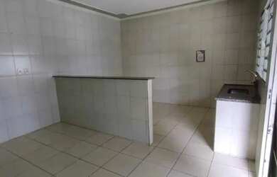 Imagem: A casa à venda possui 3 Dormitórios e 2 Banheiros e está