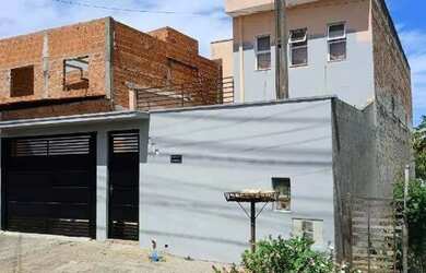 Imagem: A casa possui 2 Dormitórios, 3 Banheiros, 2 Vagas na garagem