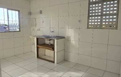 Imagem: A casa possui 1 Banheiro e está localizado em Rio Doce, Olinda