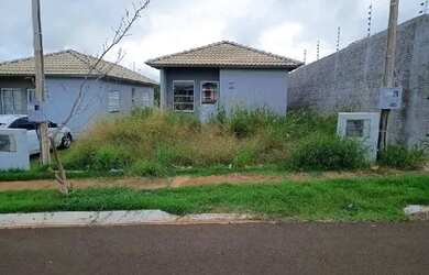 Imagem: A casa possui 1 Dormitório, 1 Banheiro, 1 Vaga na garagem