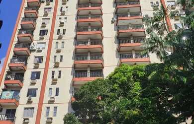 Imagem: O apartamento possui 4 Dormitórios, 3 Banheiros, 2 Vagas na