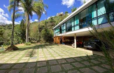 Imagem: A casa em condomínio possui 4 Dormitórios, 5 Banheiros, 4