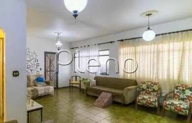 Imagem: A casa possui 5 Dormitórios, 1 Banheiro, 3 Vagas na garagem