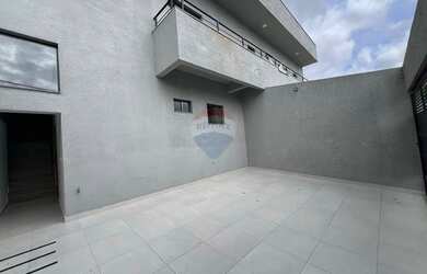 Imagem: A casa possui 2 Dormitórios, 1 Banheiro, 1 Vaga na garagem