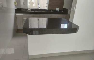 Imagem: O apartamento possui 2 Dormitórios, 1 Banheiro e 1 Vaga na