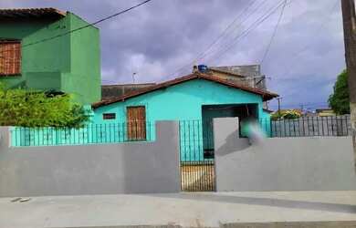 Imagem: A casa possui 2 Dormitórios, 2 Banheiros, 200m² de Área e