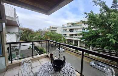 Imagem: O apartamento possui 2 Dormitórios, 3 Banheiros, 1 Vaga na