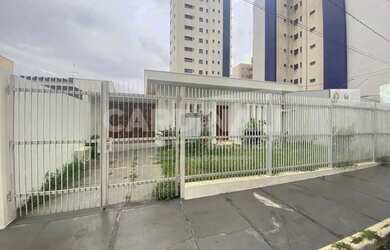 Imagem: O depósito possui 3 Vagas na garagem e 219m² de Área e está