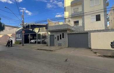 Imagem: O apartamento possui 3 Dormitórios, 1 Banheiro, 1 Vaga na garagem