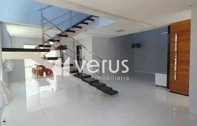 Imagem: A casa possui 4 Dormitórios, 4 Banheiros, 3 Vagas na garagem