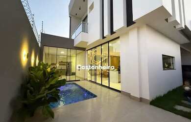 Imagem: A casa possui 3 Dormitórios, 3 Banheiros, 2 Vagas na garagem