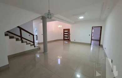 Imagem: A casa possui 3 Dormitórios, 3 Banheiros, 2 Vagas na garagem