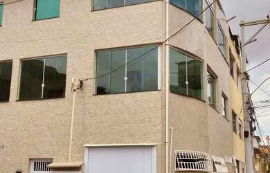 Imagem: A casa possui 2 Dormitórios, 1 Banheiro, 1 Vaga na garagem