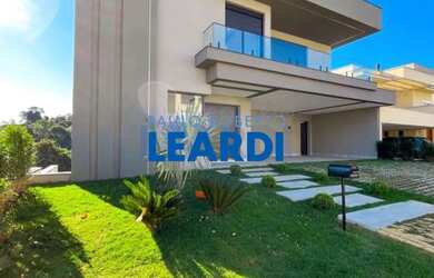 Imagem: A casa em condomínio possui 4 Dormitórios, 5 Banheiros, 5