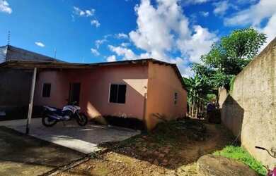 Imagem: A casa possui 2 Dormitórios, 1 Banheiro e está localizado