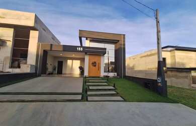 Imagem: A casa em condomínio possui 4 Dormitórios, 3 Banheiros, 2