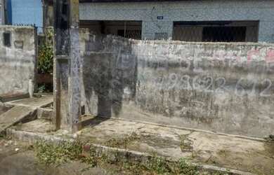 Imagem: A casa possui 2 Dormitórios e 1 Banheiro e está localizado