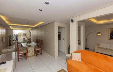 Imagem: A casa possui 3 Dormitórios, 3 Banheiros, 2 Vagas na garagem