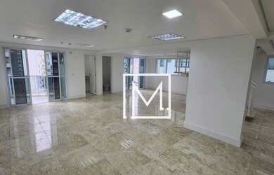 Imagem: O depósito para alugar possui 2 Vagas na garagem, 230m² de