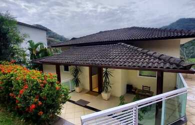 Imagem: A casa em condomínio possui 4 Dormitórios, 4 Banheiros, 3