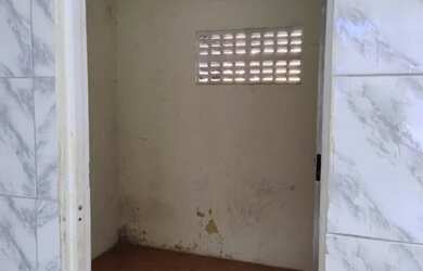 Imagem: A casa possui 3 Dormitórios e 1 Banheiro e está localizado