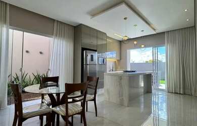 Imagem: A casa em condomínio possui 2 Dormitórios, 1 Banheiro, 4 Vagas