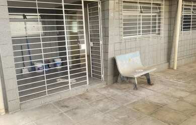 Imagem: A casa possui 4 Dormitórios, 2 Banheiros, 3 Vagas na garagem