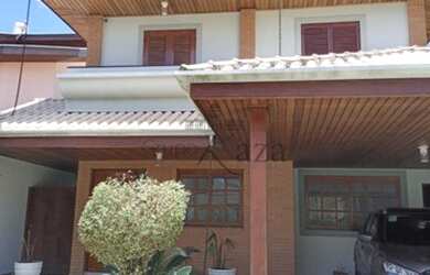 Imagem: A casa em condomínio possui 4 Dormitórios, 4 Banheiros, 2