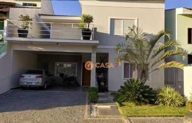 Imagem: A casa em condomínio possui 4 Dormitórios, 5 Banheiros, 4