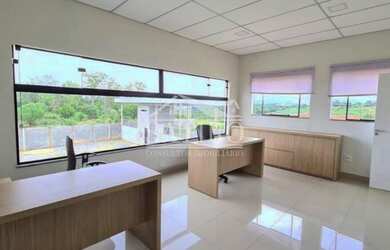 Imagem 3: Galpão/Depósito/Armazém para venda com 2400 metros quadrados