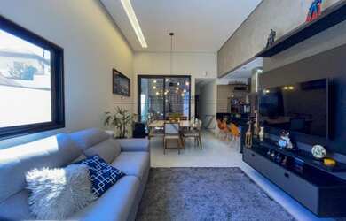 Imagem: A casa em condomínio possui 3 Dormitórios, 4 Banheiros, 2