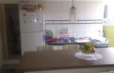 Imagem: O apartamento possui 3 Dormitórios, 1 Banheiro, 1 Vaga na garagem