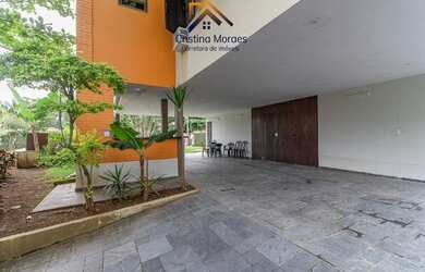 Imagem: A casa possui 5 Dormitórios, 4 Banheiros, 5 Vagas na garagem