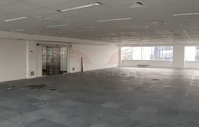 Imagem: O depósito possui 5 Vagas na garagem, 269m² de Área e está