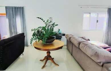 Imagem: A casa possui 4 Dormitórios, 5 Banheiros, 4 Vagas na garagem