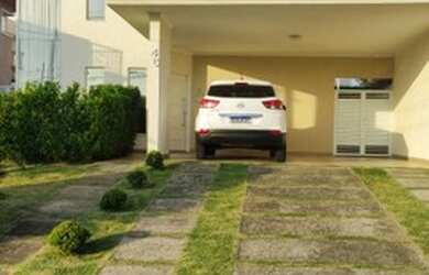 Imagem: A casa em condomínio possui 4 Dormitórios, 2 Banheiros, 4