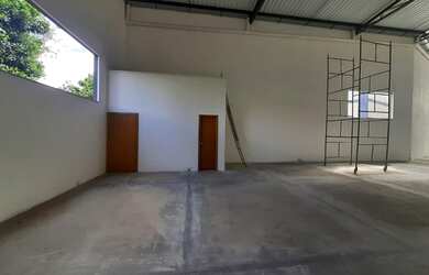 Imagem 7: Galpão ao lado da Rodovia Fernão Dias em Atibaia - SP