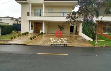 Imagem: A casa em condomínio possui 4 Dormitórios, 5 Banheiros, 5