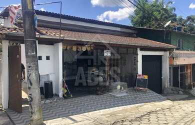 Imagem: A casa possui 2 Dormitórios, 2 Banheiros, 2 Vagas na garagem