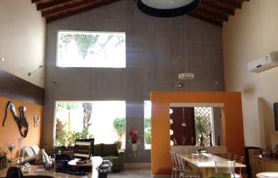 Imagem: O depósito possui 3 Vagas na garagem, 114m² de Área e está