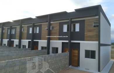 Imagem: A casa possui 2 Dormitórios, 1 Banheiro, 2 Vagas na garagem