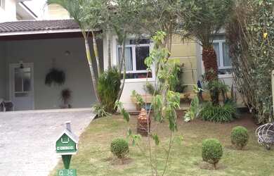 Imagem: A casa em condomínio possui 3 Dormitórios, 3 Banheiros, 2